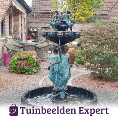 fontein 8 vrouwen