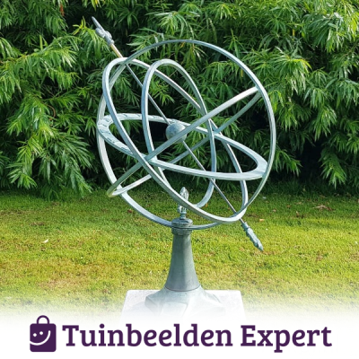 Moderne zonnewijzer voor in de tuin